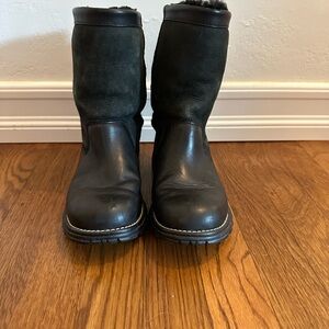 UGG Brooks Black Leather Pull-On Boots Women’s 6